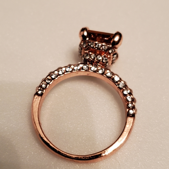 NWOT Amber square princess cut rhinestone rose gold tone  ring. Size 7 - Picture 4 of 7